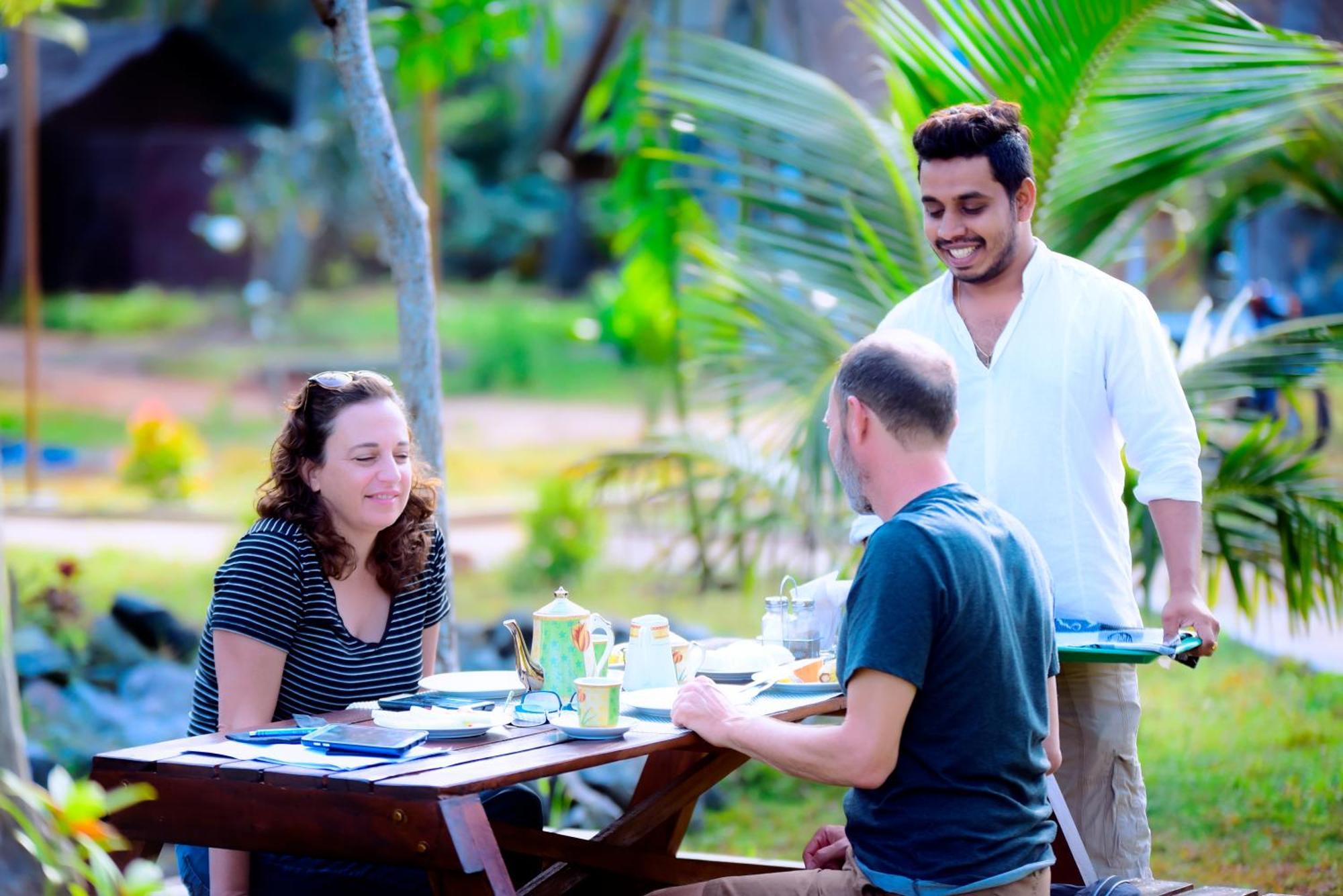 Coco Village Hotel Chilaw Bagian luar foto