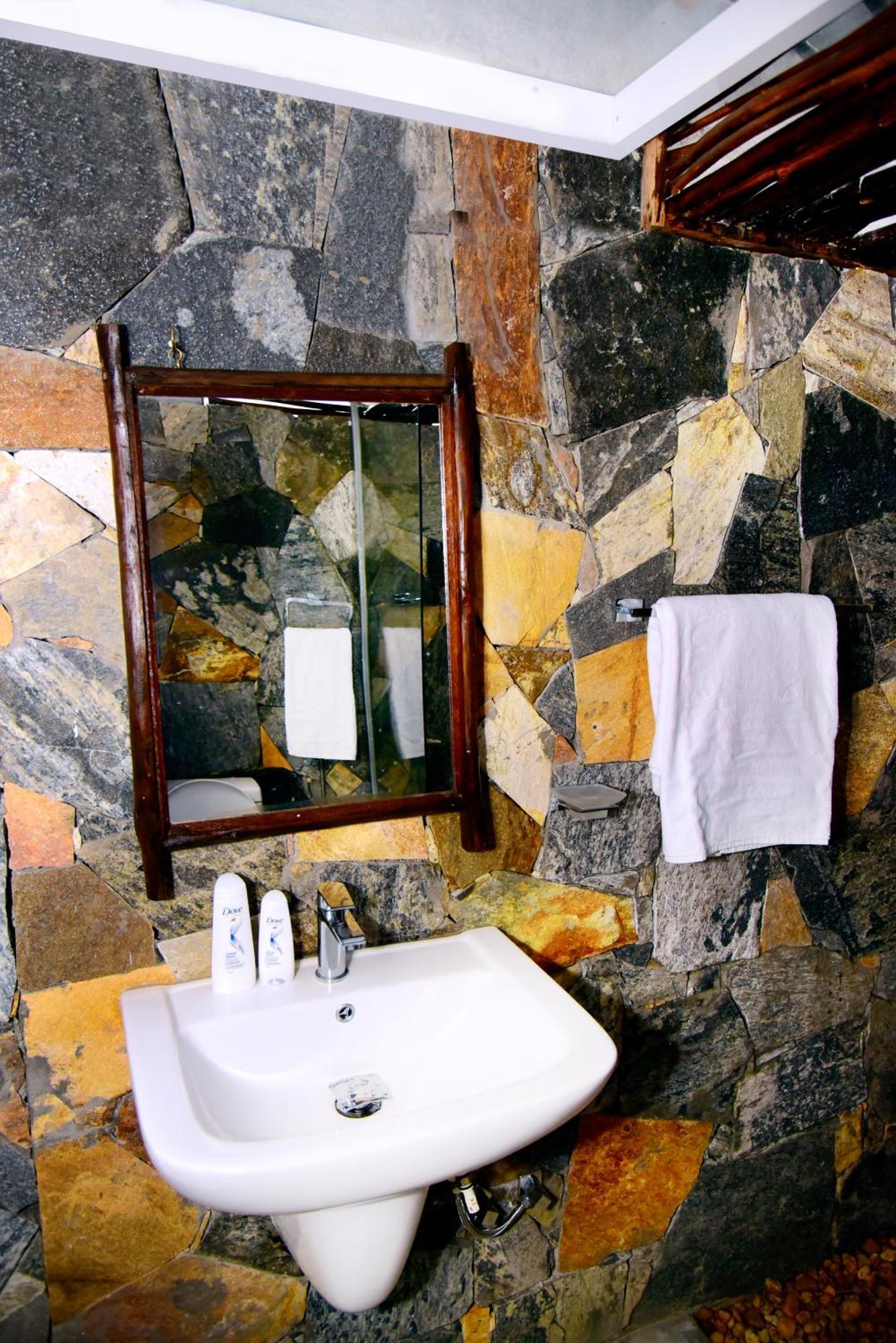 Coco Village Hotel Chilaw Bagian luar foto