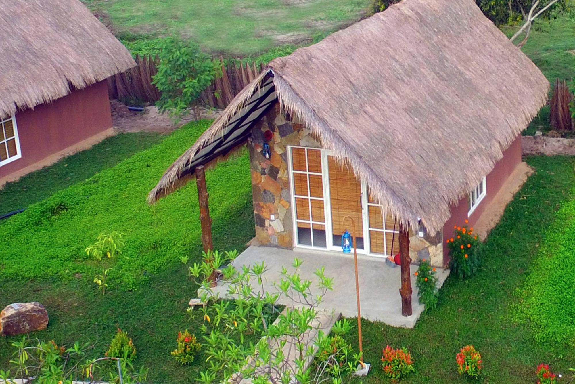 Coco Village Hotel Chilaw Bagian luar foto