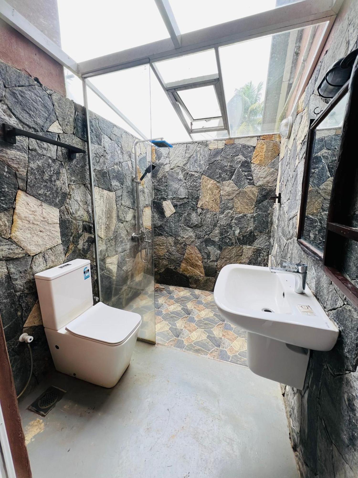 Coco Village Hotel Chilaw Bagian luar foto