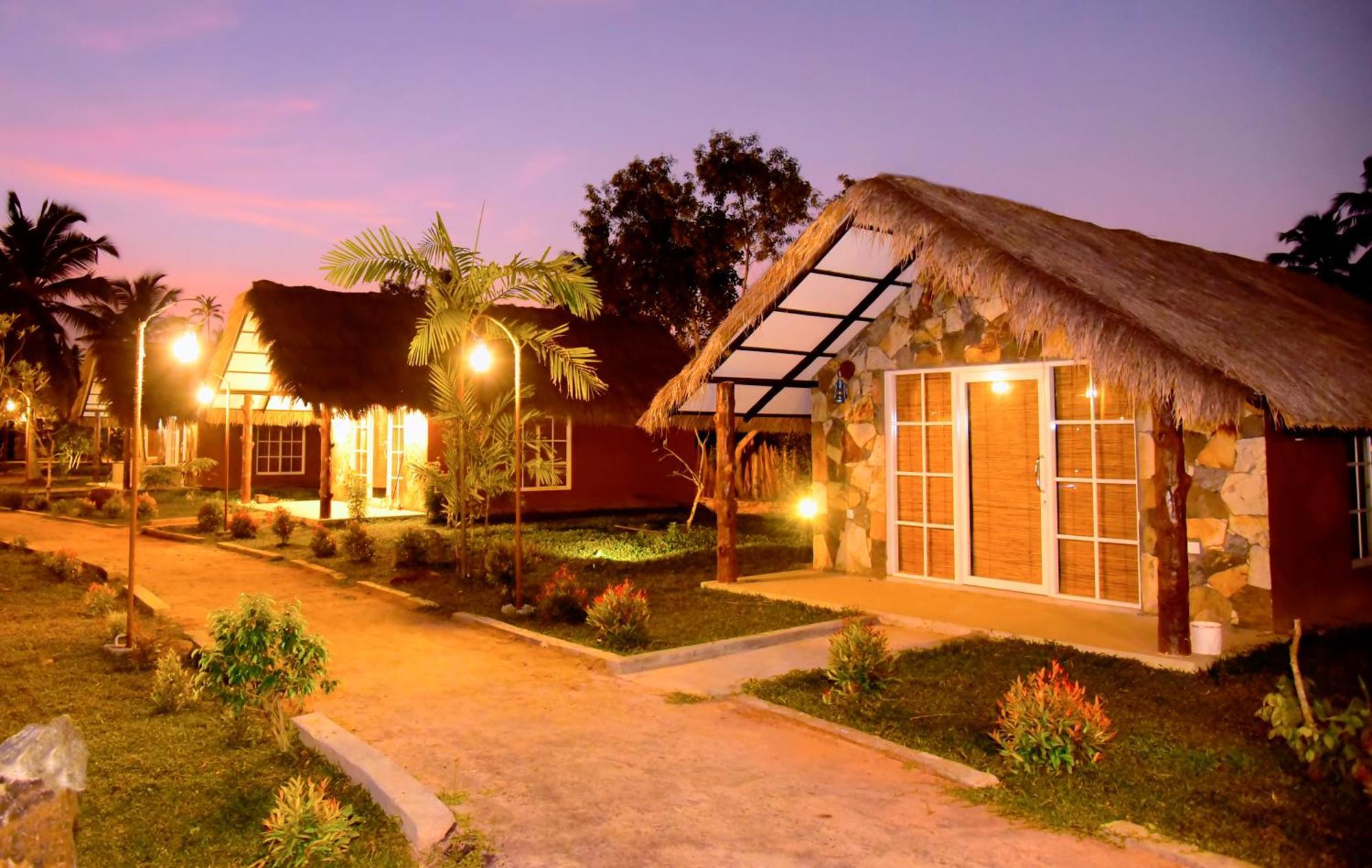 Coco Village Hotel Chilaw Bagian luar foto