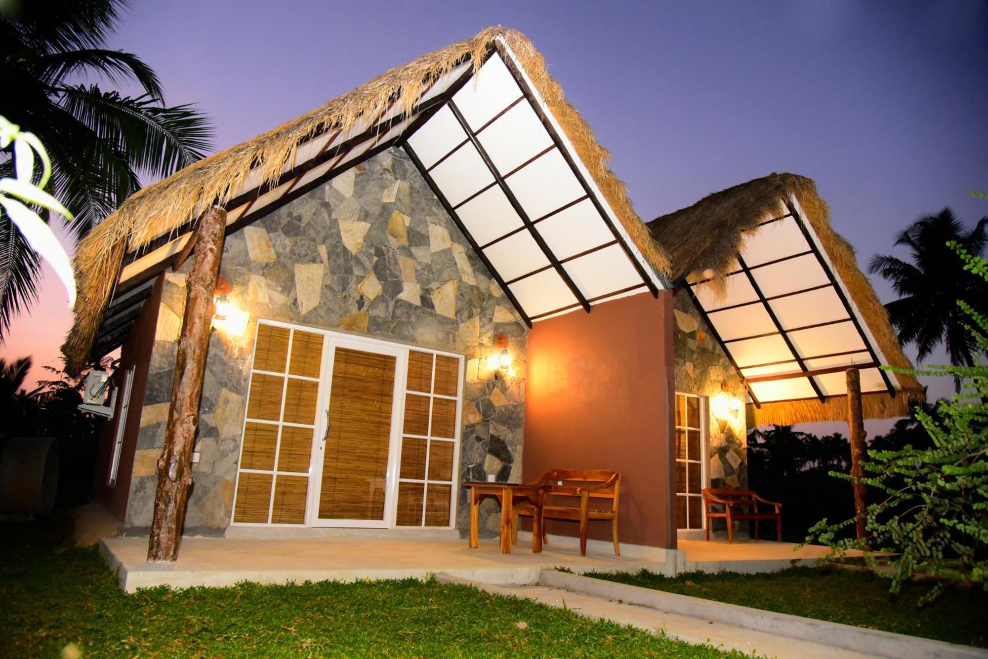 Coco Village Hotel Chilaw Bagian luar foto