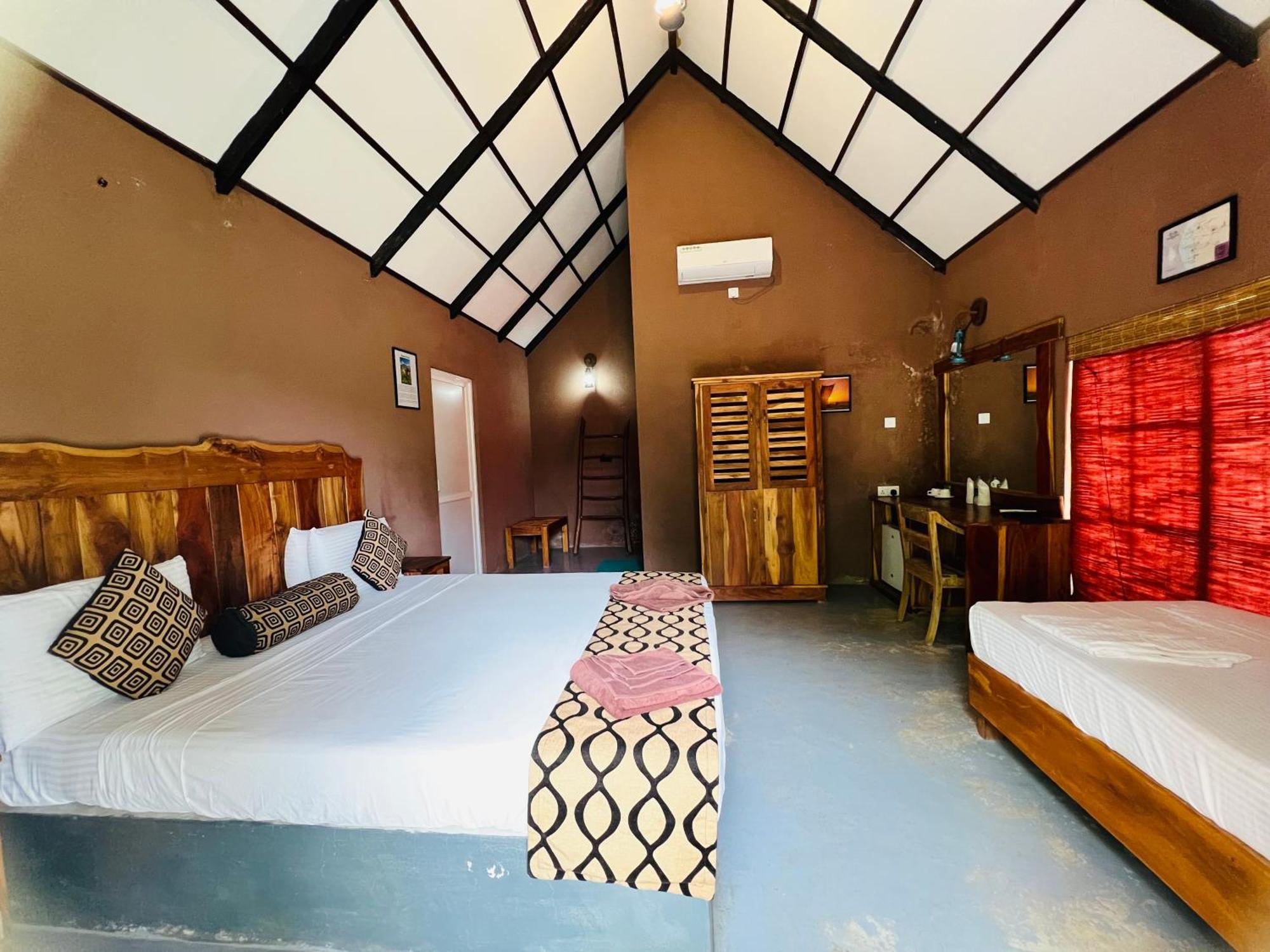 Coco Village Hotel Chilaw Bagian luar foto