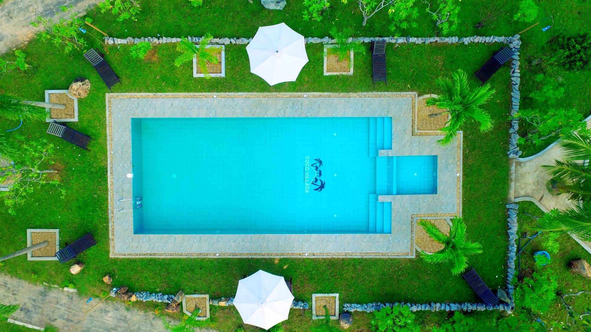 Coco Village Hotel Chilaw Bagian luar foto