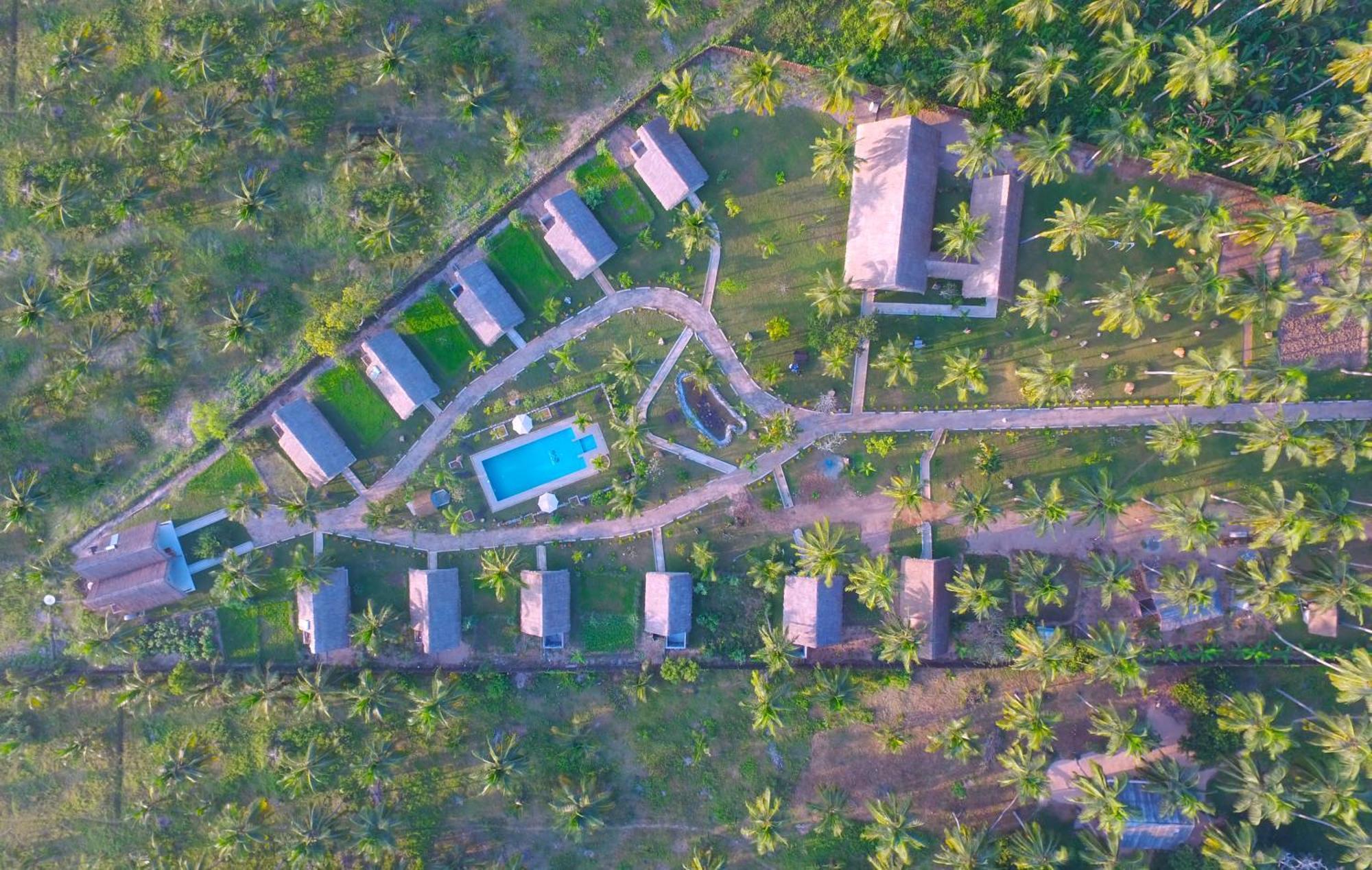 Coco Village Hotel Chilaw Bagian luar foto